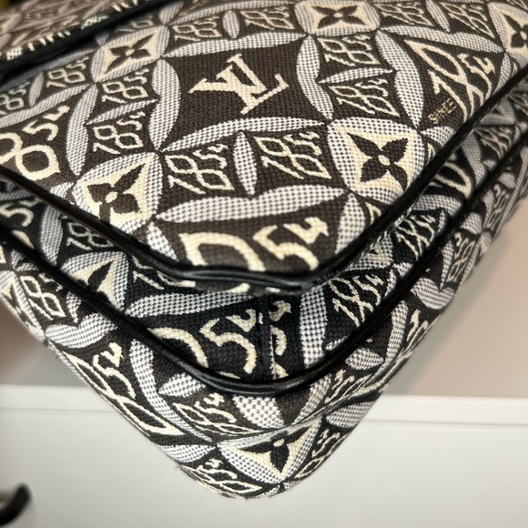 🎀Louis Vuitton Black Since 1854 Jacquard Textile Pochette Metis - Picture 11 of 16